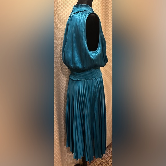 NWT. Nanette Lepore Elegant Teal Pleated Sleeveless Dress - Picture 5 of 7